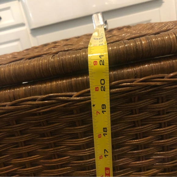 Vintage Medium Brown Wicker Basket with hinged lid. Storage Hamper Garbage Bin - Picture 6 of 15